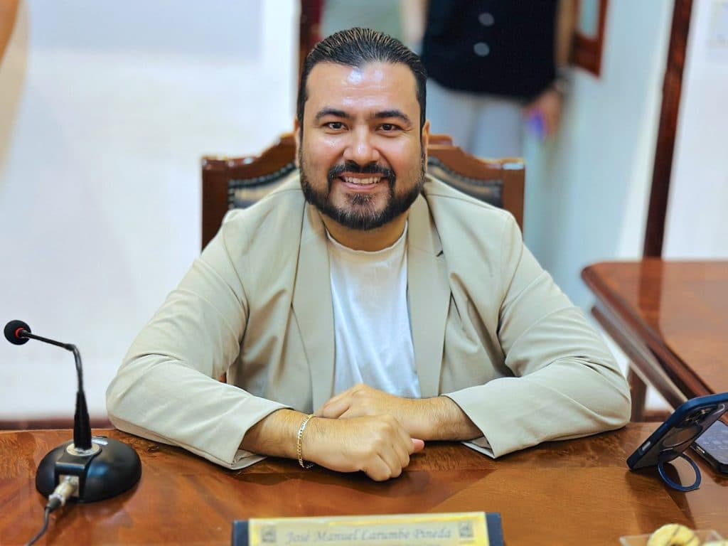 José Manuel Larumbe Pineda en una sesión municipal